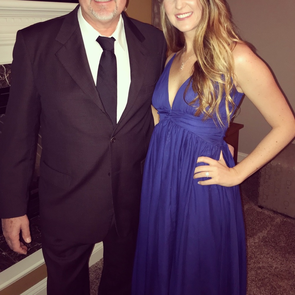 Lulu’s royal blue chiffon formal dress 💙